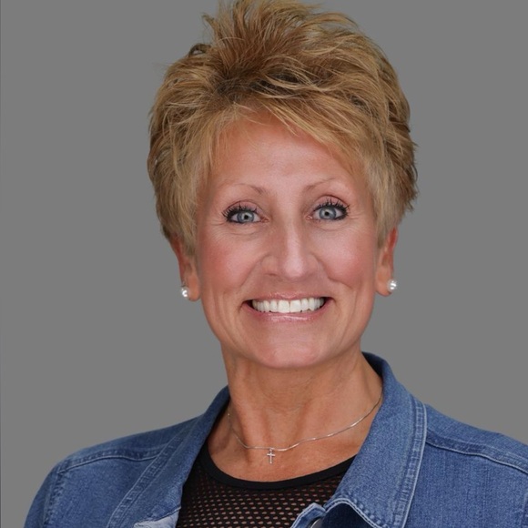 Meet your Posher, Lori - Picture 1 of 1